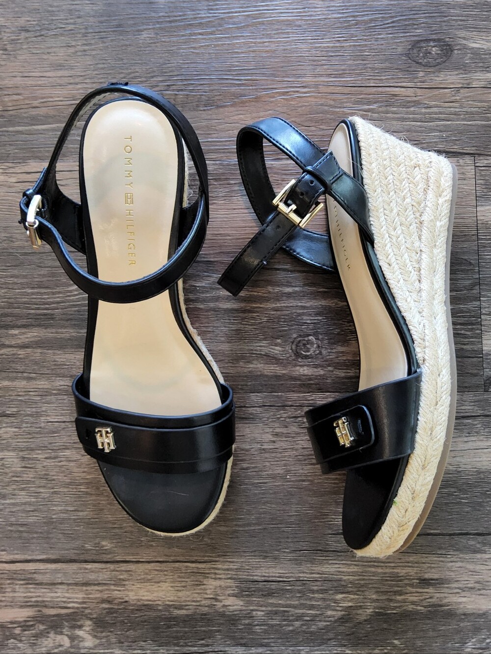 BNWOT Tommy Hilfiger black sandals with straw rafia platform soles